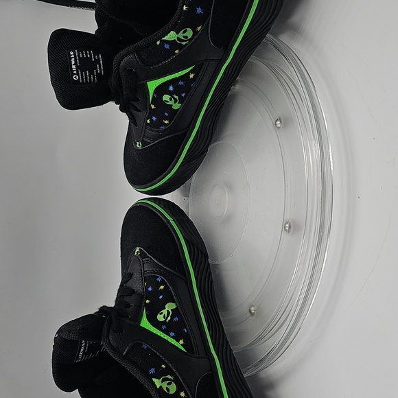 G Black Airwalk suede Alien Sneakers outerspace spaceship space Boys sz 5 - Picture 9 of 10